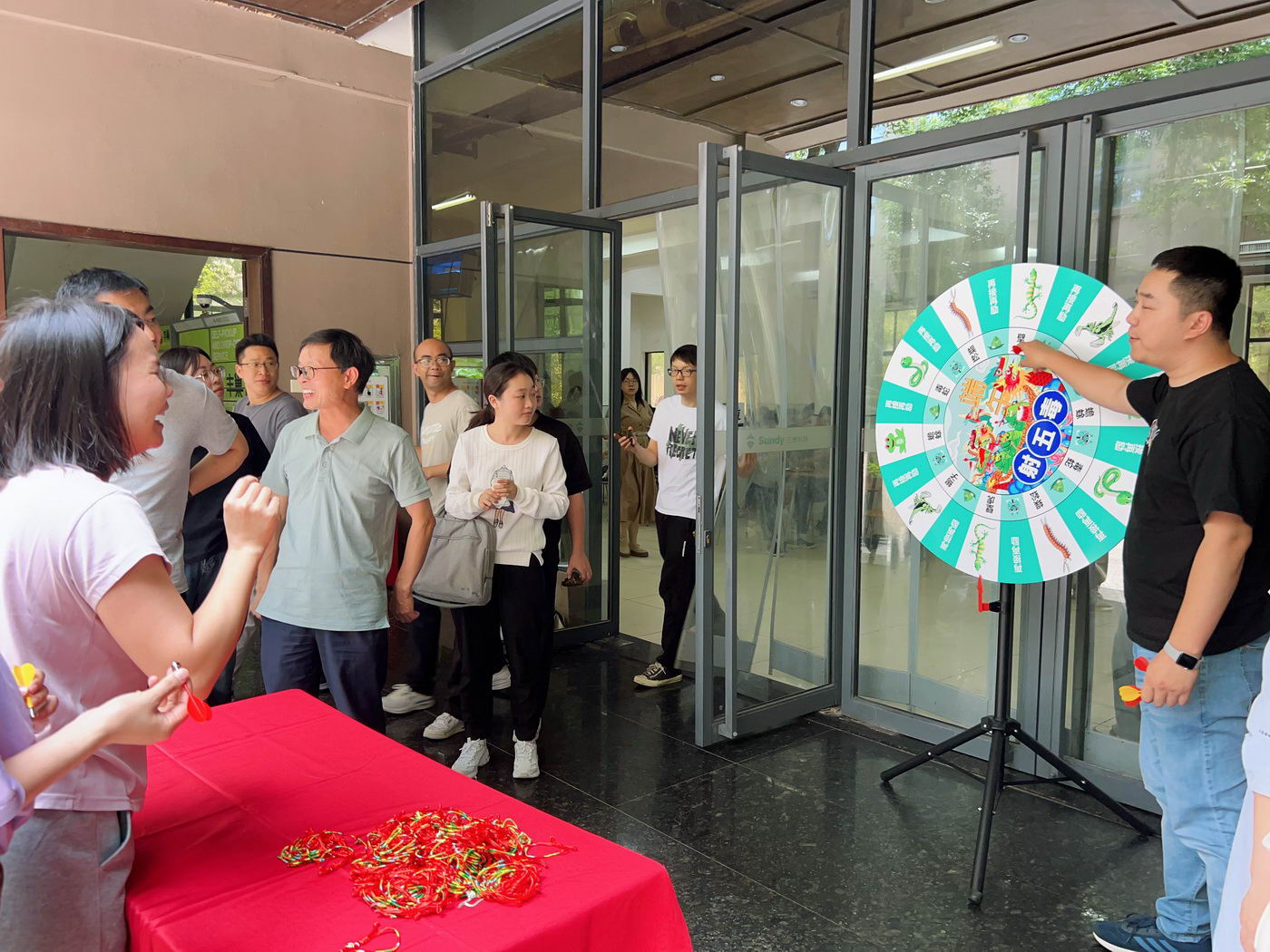 端午飞镖大挑战！靶盘上的五毒大作战，太燃了！